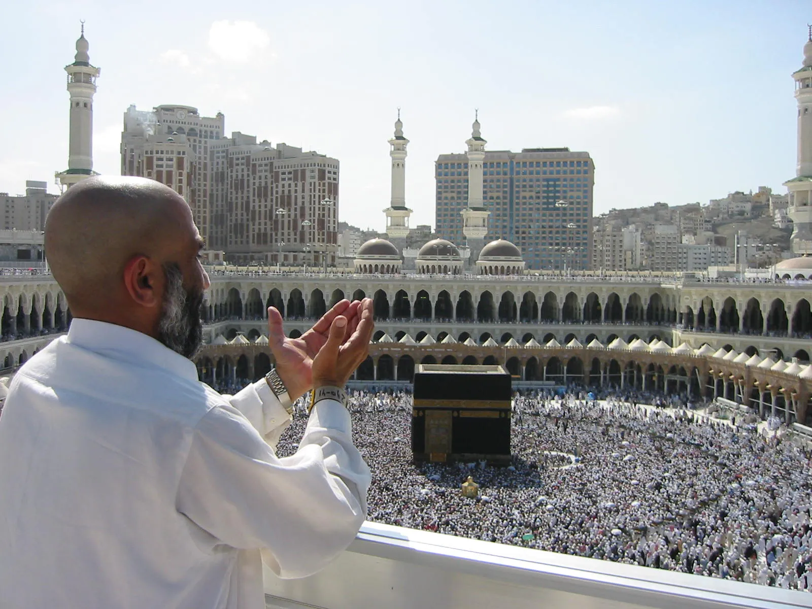 pilgrims-Muslim-Great-Mosque-of-Mecca-Saudi